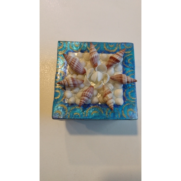 Blue shell box - Picture 2 of 3